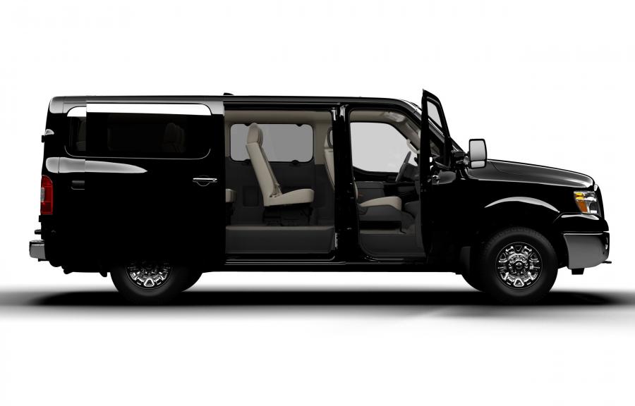  Nissan NV3500 HD Passenger Van 2012 года  (фото 3 из 8)